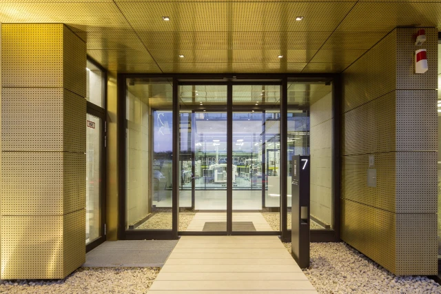 Microsonic-Building-Entrance_Nordic-Royal